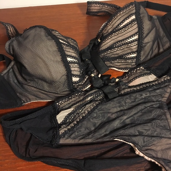 Chantal Thomass Bra and Panty set - Picture 2 of 9